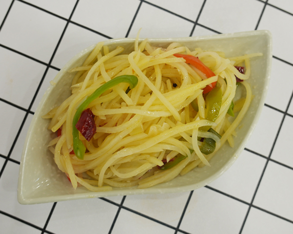 活动用餐时如何保证食物的新鲜和质量？